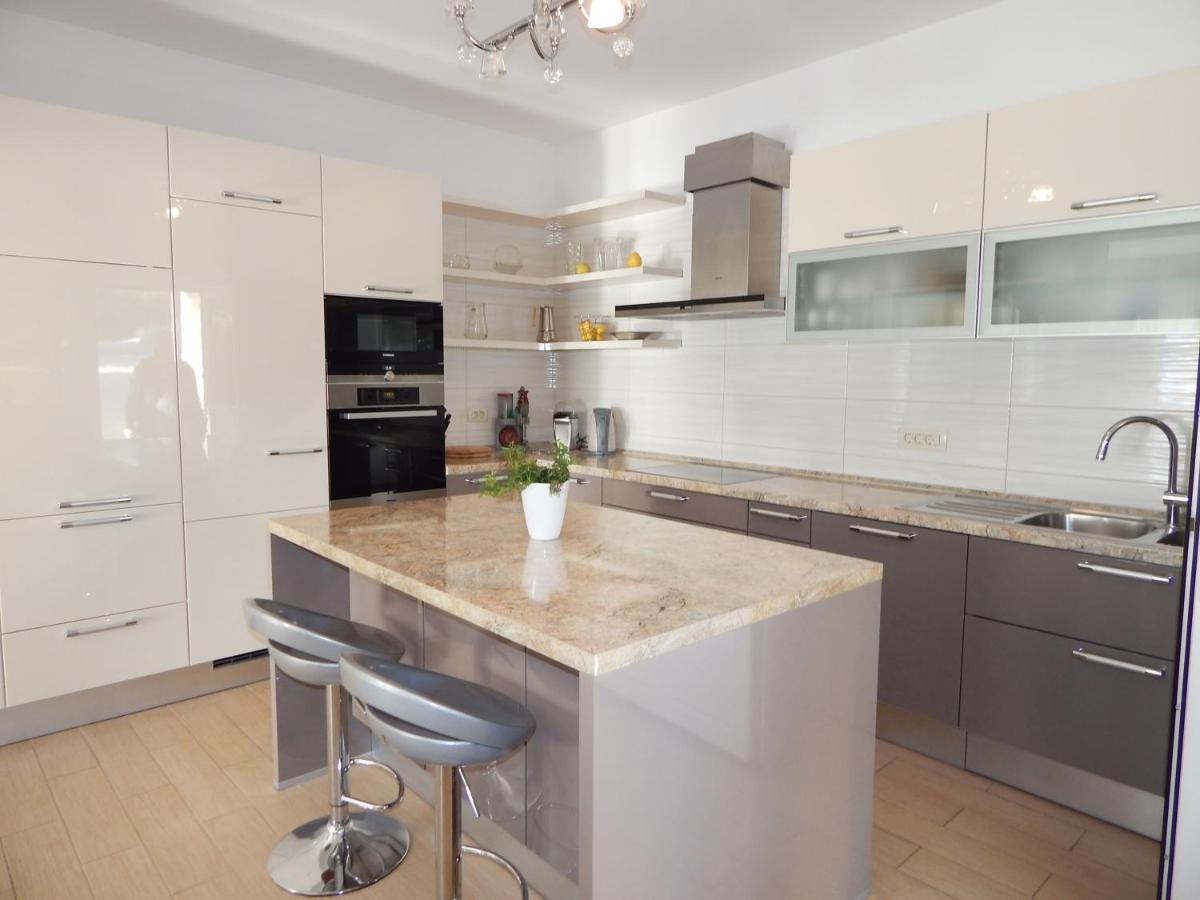 Rosemary Apartments Duće المظهر الخارجي الصورة